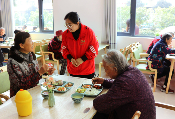 應(yīng)對(duì)人口老齡化！中央財(cái)政新增3億元支持助餐服務(wù)